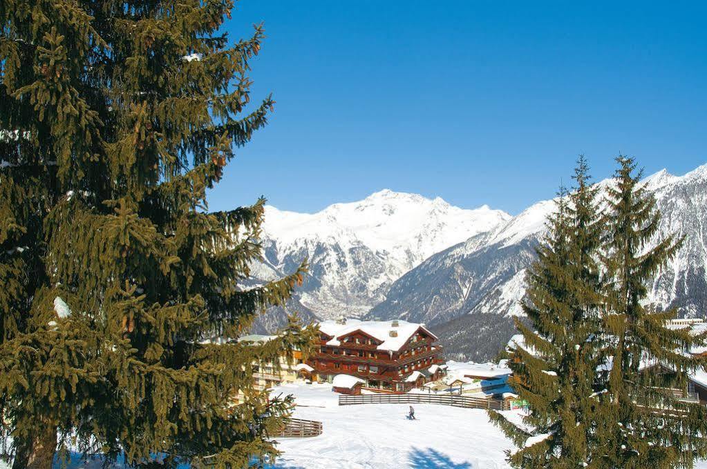 Hotel Grand Au Rond Point Des Pistes 4*