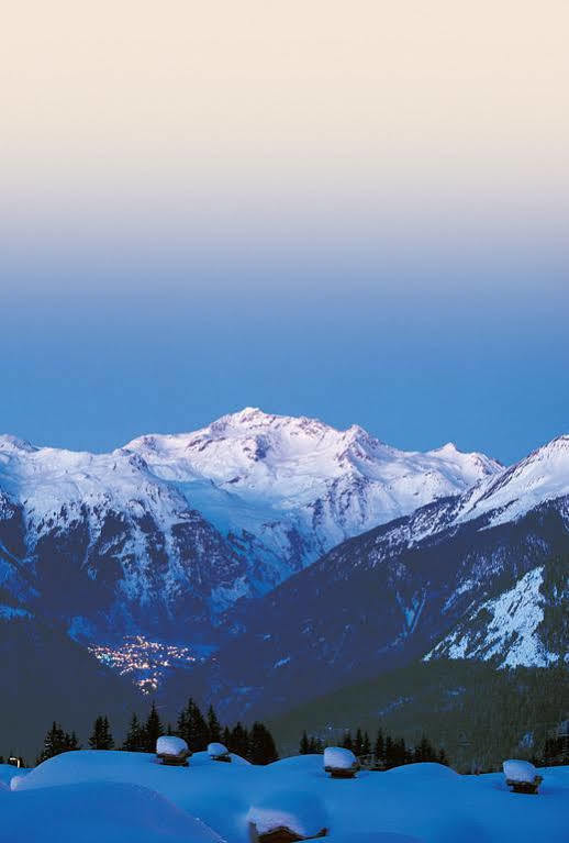 Hotel Grand Au Rond Point Des Pistes 4*