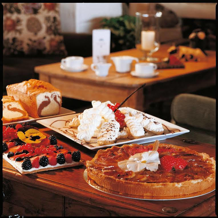 Hotel Grand Au Rond Point Des Pistes Courchevel